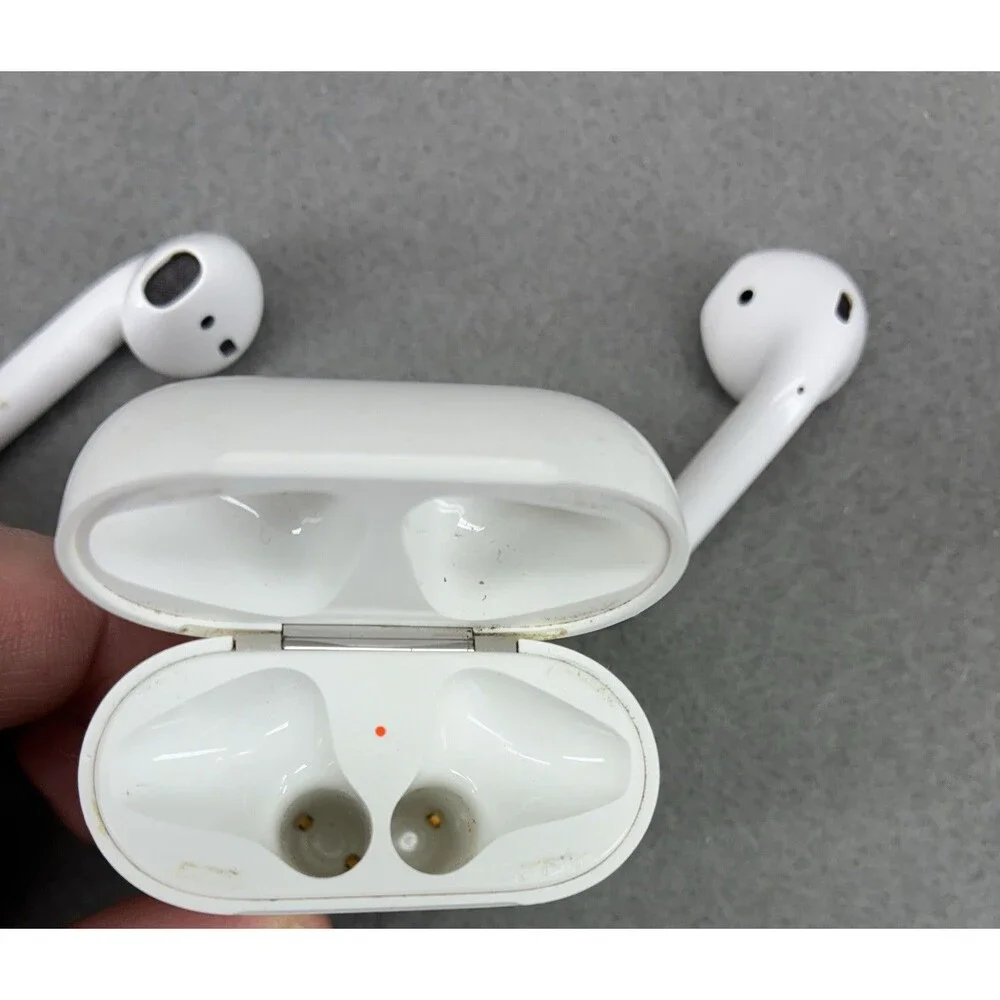 Apple AirPods 2nd Generation White Wireless Bluetooth Earbuds with Charging Case